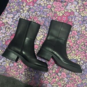 Elegant Black Heeled Boots